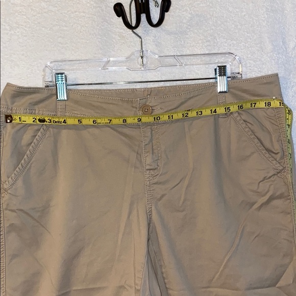 SZ 14 Maurices khaki Capri pant - Picture 5 of 5